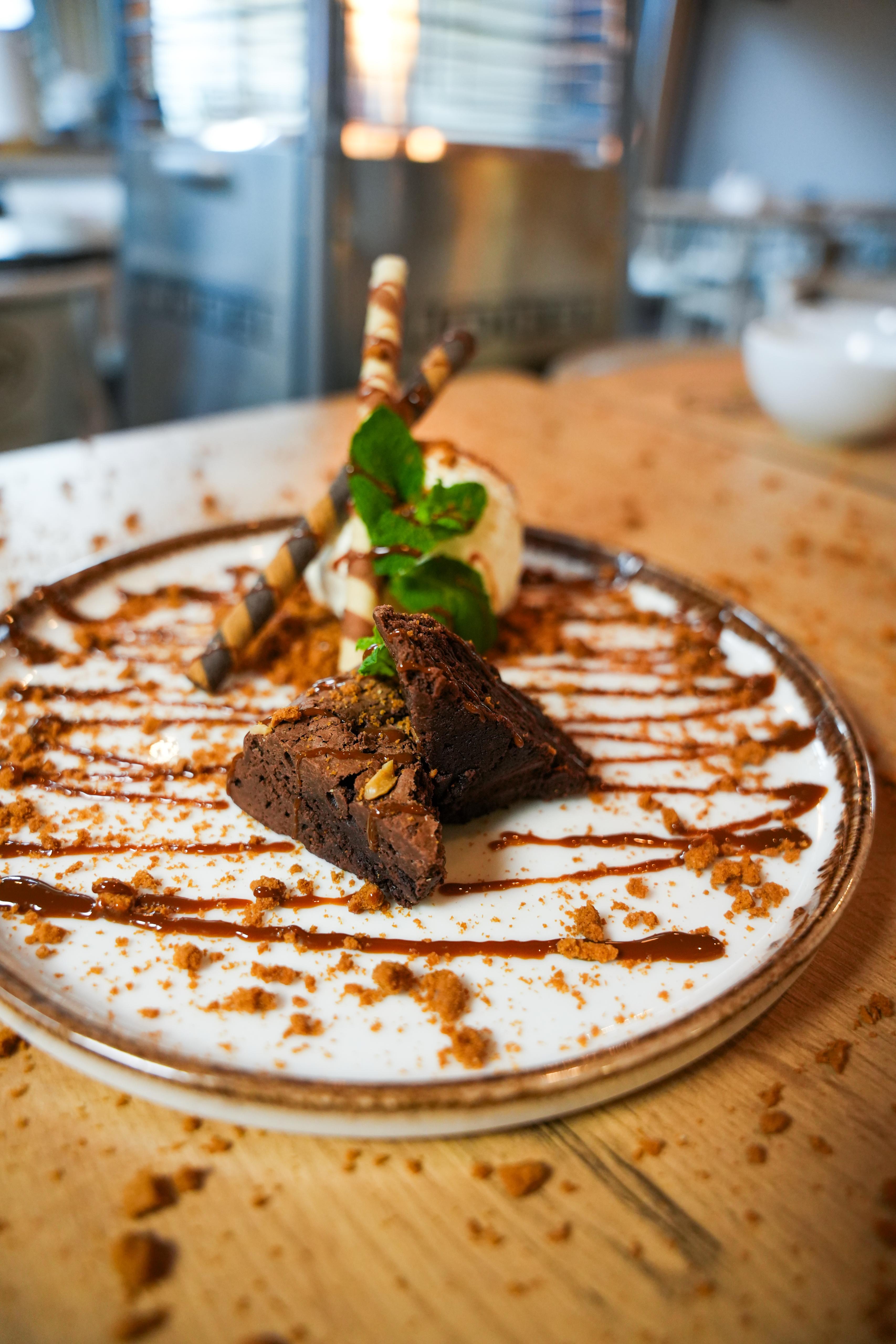 Brownie de Chocolate e Nozes c/ Bola de Gelado de Baunilha